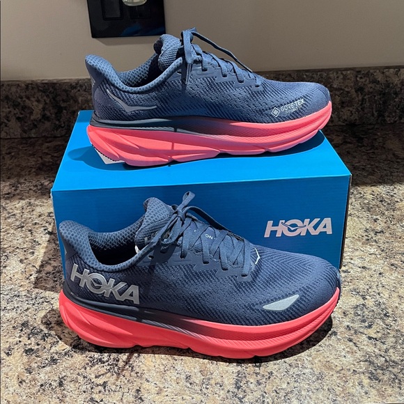 HOKA Women’s Clifton 9 GTX Shoe - Picture 9 of 12